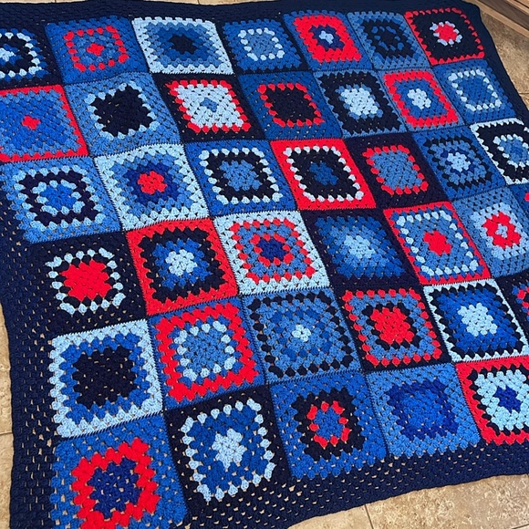 Granny Square crochet Afghan Blanket - Picture 2 of 5